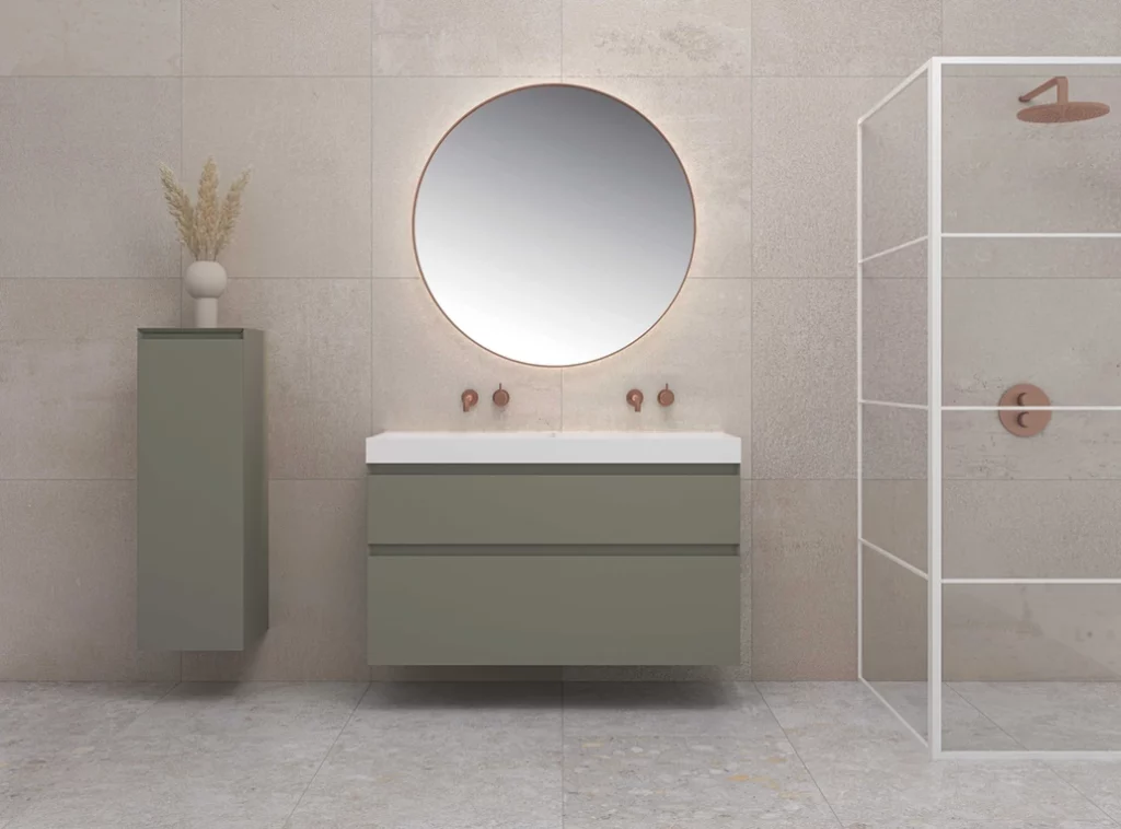 Luxe badkamer met meubel en ronde spiegel
